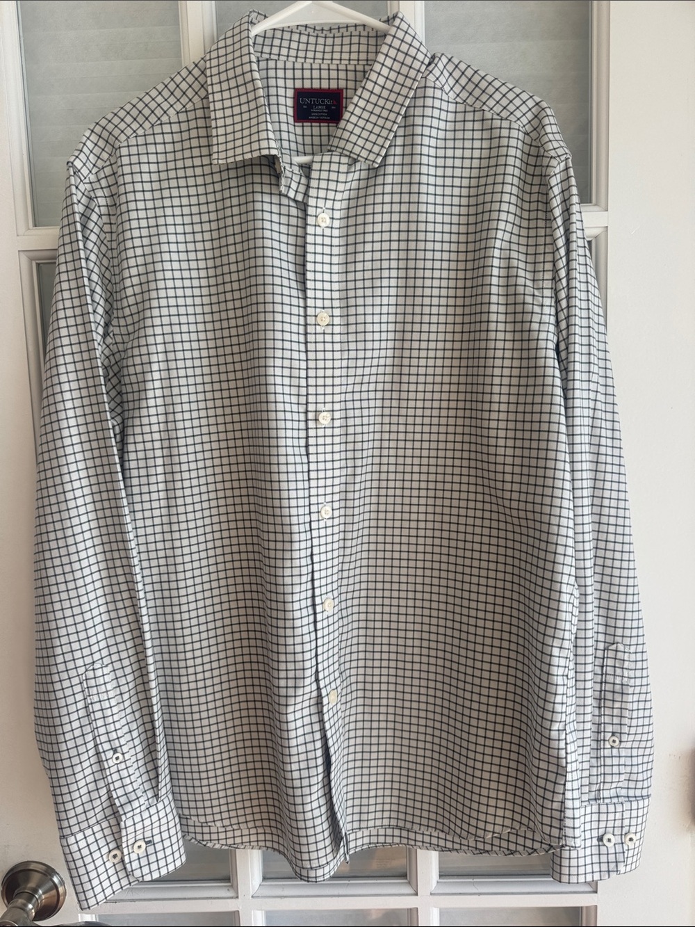 UNTUCKit White Green Black Wrinkle Free Windowpane Pattern Large